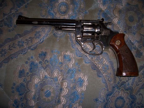 hola

vendo un astra cadix del 22 y de 6 pulgadas.

esta un poco marcado el cromado esta bien y tiene 01