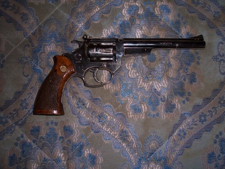 hola

vendo un astra cadix del 22 y de 6 pulgadas.

esta un poco marcado el cromado esta bien y tiene 00