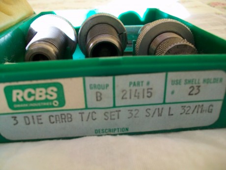 En Madrid, vendo dies RCBS calibre 32 S&WL-32Mg, en perfecto estado, sin Shell Holder. 50 Euros mas 01