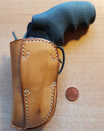 VENDO FUNDA DE CUERO DE MUY BUENA CALIDAD, TIPO BIKINI, POQUÍSIMO USO, COMO NUEVA, VÁLIDA PARA REVOLVER 00