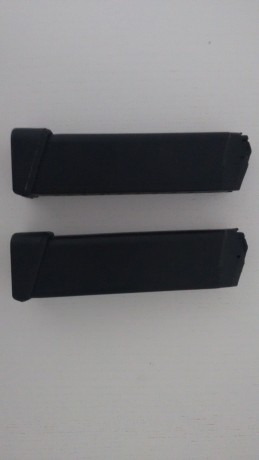 Buenas tardes,

Vendo 2 cargadores GLOCK  Cal. 9x19 (Con Extensión +2) 19 Tiros.
En buen estado.
22€ cada 01