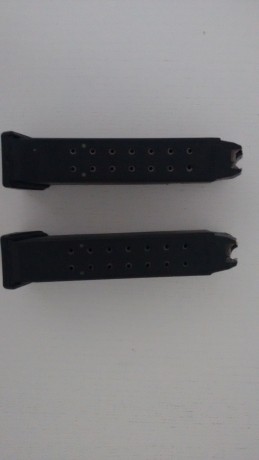Buenas tardes,

Vendo 2 cargadores GLOCK  Cal. 9x19 (Con Extensión +2) 19 Tiros.
En buen estado.
22€ cada 00