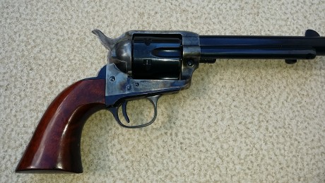 Por jubilación se vende     Revolver 1873 Single-Action Cattleman Uberti 357 magnum - 38 especial ,  5,5. 02