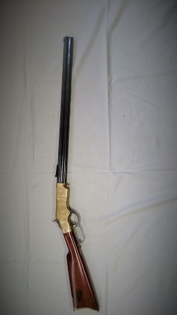 Se vende rifle HENRY-UBERTI CALIBRE 44-40, muy poco uso, no más de 50 disparos.
Se incluyen de regalo 02