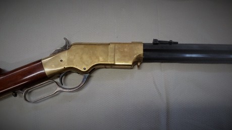 Se vende rifle HENRY-UBERTI CALIBRE 44-40, muy poco uso, no más de 50 disparos.
Se incluyen de regalo 01