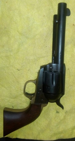 Saludos:
Pongo a la venta un Pietta 45lc de 5". Está nuevo,no ha tirado una caja entera de munición 02