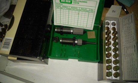 Dies 6,5 x54 Man, con shell holder.

76 vainas  RWS y alguna norma.



50 € más envío. 00