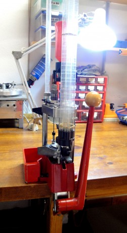  Pongo en venta mi prensa LEE Pro 1000,  va preparada con los Dies del 9mm. 

Se entrega con embudo para 00