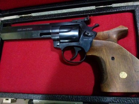 Venden revolver Alfa calibre 32 muy poco uso maletín de  transporte ,  esta en gerona. Precio 450€
REBAJADO 00