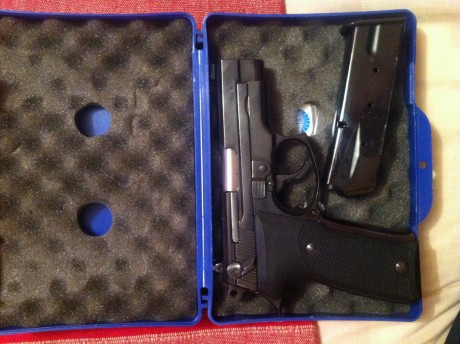 Astra A-90 9mm con un cargador como nueva ,sin arañazos ,Guiable para A y B,con su caja. 150€ no negociables 00