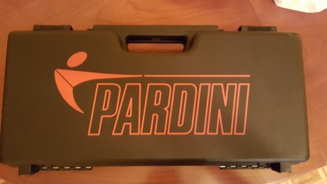 Hola, vendo PARDINI SP Rapid Fire, calibre 22 LR ( mecánica). Tamaño de la cacha M. La pistola se encuentra 10