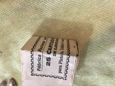 Hola.
Vendo de mi colección una caja de 25 "cartuchos de ejercicio" completamente inertes fabricados 00
