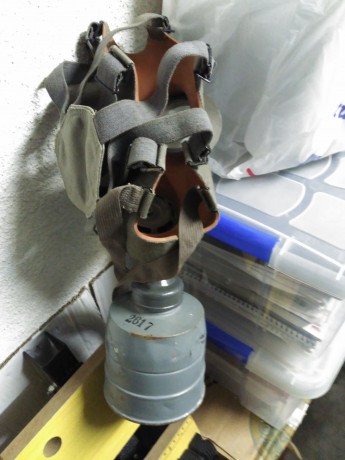 Vendo careta antigás. No se de que país es. Esta en bastante buen estado. Mirar fotos, tiene una fecha 00