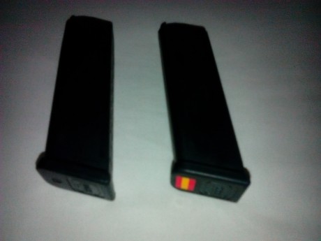 Hola a todos vendo dos cargadores para glock 17, ambos cargadores originales, en uno de ellos entra un 00