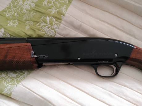 Buenos dias compañeros:

Pongo a la venta una escopeta repetidora Browning Fusion Evolve,  os pongo las 01
