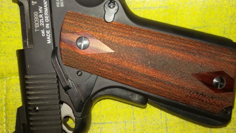 Vendo pistola SigSauer 1911 calibre 22. Prácticamente sin uso, habrá disparado máximo 30-40 cartuchos. 32