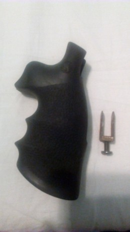 Saludos foreros:
Pongo a la venta unas cachas hoge para el modelo 686 de S&W square but, es decir, 00