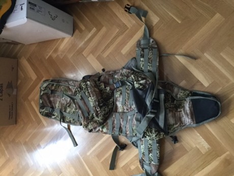 Vendo mochila por no usarla ideal para portear arma y ropa 
100€ portes por parte del comprador esta en 00
