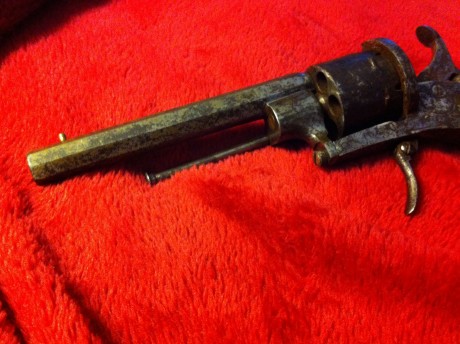 Se vende revolver sistema Lefaucheaux, fabricado hacia 1865, en calibre 9mm. Funciona y mecaniza correctamente, 01