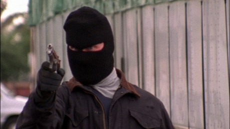 Compañeros,

En vista de las ganas de algunos (Elcafe, Wilcow, Vrakk, etc) por adivinar armas de películas 60