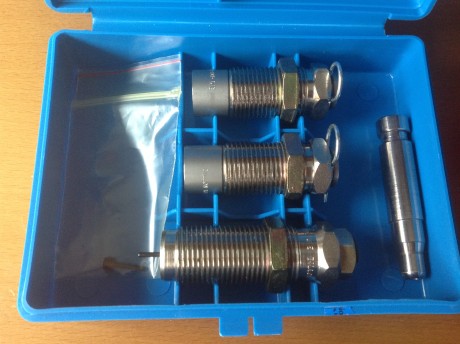 Desde Madrid vendo Dies Dillon de 10mm y 40 según foto  precio 50€ incluido envio 00