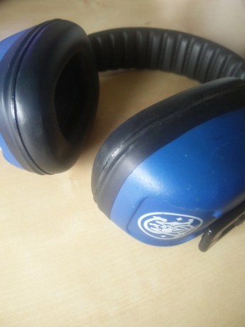 Cascos para tiro, caza,  en perfecto estado. 15 euros cada uno. Estan en Malaga, se hacen envios desde 01