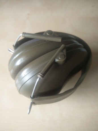 Cascos para tiro, caza,  en perfecto estado. 15 euros cada uno. Estan en Malaga, se hacen envios desde 00