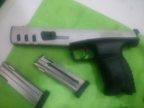 Pistola en su maletin,dos cargadores,esta bien para iniciarse.Me paso a walter superior para tiro de competicion.250€ 00