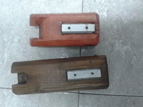 Hola vendo varias cosas de saldo para quitar cacharreria.
Cantonera de fusil/ escopeta de alto impacto, 02
