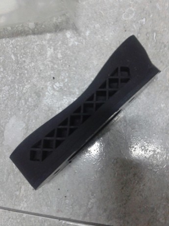 Hola vendo varias cosas de saldo para quitar cacharreria.
Cantonera de fusil/ escopeta de alto impacto, 12
