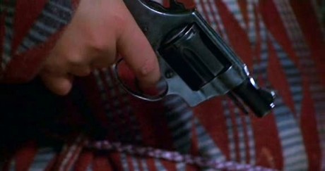 Compañeros,

En vista de las ganas de algunos (Elcafe, Wilcow, Vrakk, etc) por adivinar armas de películas 100
