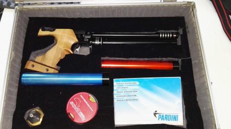 PISTOLA PARDINI MODELO K2, MUY POCO USO, TRES BOTELLAS, MALETIN, NO TENGO LA CAJA ORIGINAL.
EMPUÑADURA 02