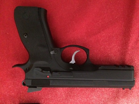 Hola a todos. 
Vendo esta magnífica pistola debido al poco uso que le doy (una sola vez he podido disfrutar 00