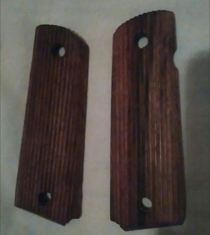 Hola vendo estas cachas. 15€. Están en Madrid. Venían en mi colt mkiv 80.
 IMG_20160301_194037.jpg  IMG_20160301_194054.jpg 01
