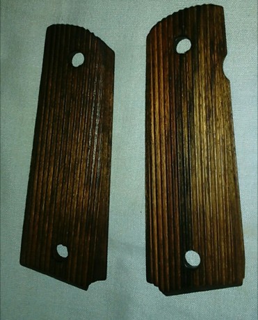Hola vendo estas cachas. 15€. Están en Madrid. Venían en mi colt mkiv 80.
 IMG_20160301_194037.jpg  IMG_20160301_194054.jpg 00