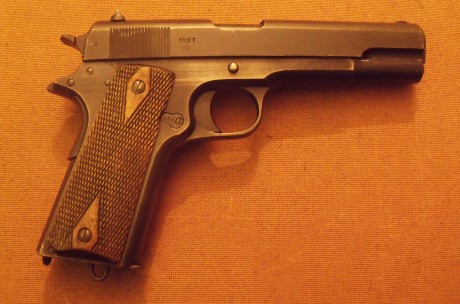 .
Un amigo vende una  COLT 1914 KONGSBERG. 

Pavón original al 99%. Funcionamiento perfecto. Todos los 01