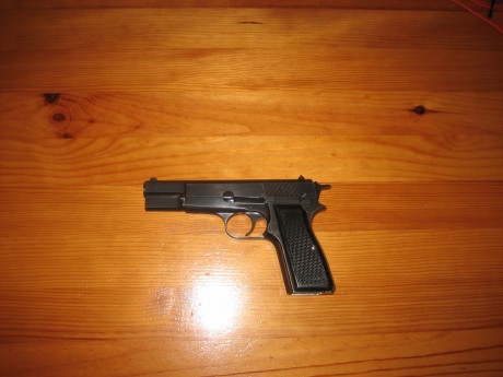 Hola. Vendo FN HP35, 9mmP. de 13 cartuchos., dos cargadores. Está en Asturias con  licencia "F". 02