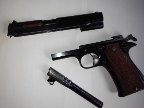 Buenas tardes.

Vendo esta pistola Star modelo AS en calibre 9mm.Largo.

El arma presenta buen estado 100