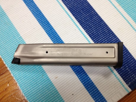 Saludos vendo este cargador SPS de 170 mm. Capacidad de 27 cartuchos, 9mm/38Spl. Válido para la modalidad 01