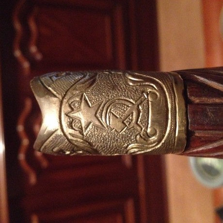 hola me he comprado este sable  cosaco quisiera saber si es una replica o es autentico 00