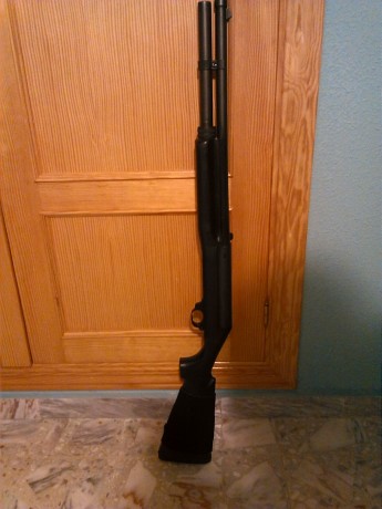 Vendo mi escopeta Benelli 121, es el modelo que Benelli fabricaba para el mercado americano bajo la denominación 02
