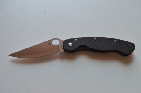 Vendo dos navajas Spyderco Military, una en filo liso y otra en filo serrado entero, impecables.

200€ 02