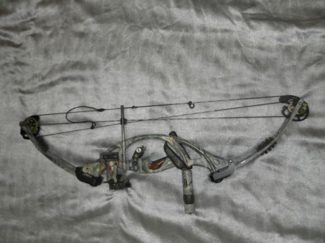 vendo arco de poleas hoyt ultrasport zurdo 50-60 de potencia y 25-28 de apertura regulable . cuerdas prcticamente 02
