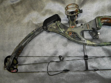 vendo arco de poleas hoyt ultrasport zurdo 50-60 de potencia y 25-28 de apertura regulable . cuerdas prcticamente 01