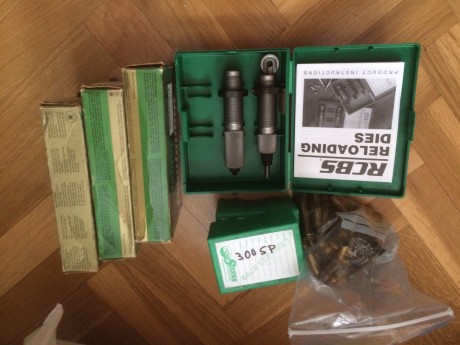 Die Nuevo 300WM shelholder puntas y vainas sin sar por que al final no recargo el calibre 
Todo por 80€

Saludos 00