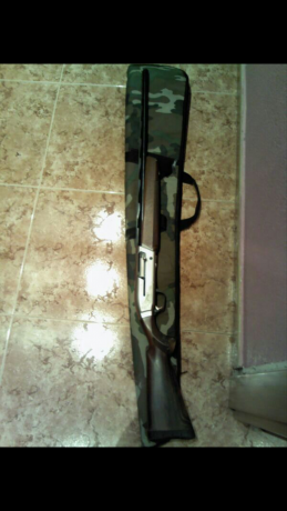 Se vende escopeta browning maxus hunter.con su maletin con polichokes.llaves.choke alargador.cuñas para 00