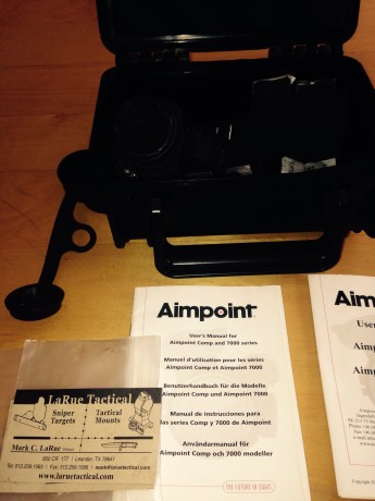 En buen estado de uso
Aimpoint compM2
Montura larue tactical m68 cco
Protector de goma
Killflash
Caja 60