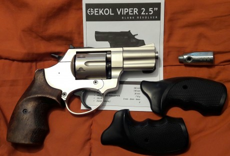   Hola amigos. Vendo en Madrid, por no usar, un revólver detonador Ekol Viper 2.5" satinado con extras. 00