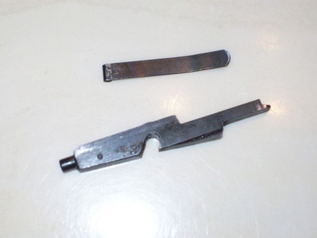  _luger-p-08-trigger-bar-assembly-and-trigger-bar-spring.jpg  EJECTOR.jpg 
Necesito estas dos piezas de 00