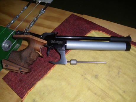 Buenas a tod@s , vendo pistola Gehmann GP-1 con dos depósitos , contrapeso,racor de carga y estuche original 00